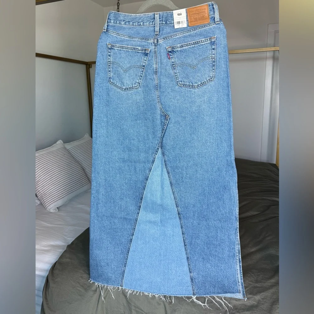 Levi’s Premium Blue Denim Skirt Size 27 Big E 100% Cotton 2 tone Side Slit NWT - Picture 2 of 8